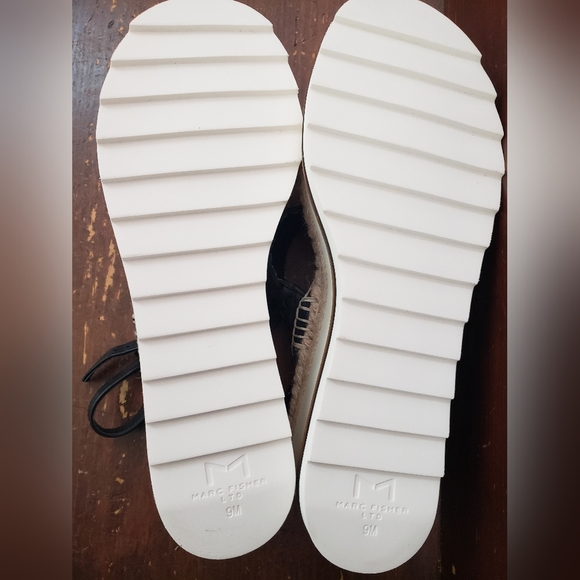 NWT- Marc Fisher Gabli Wedge Sandals - Picture 5 of 6